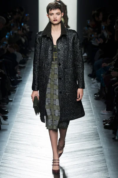 Look 18